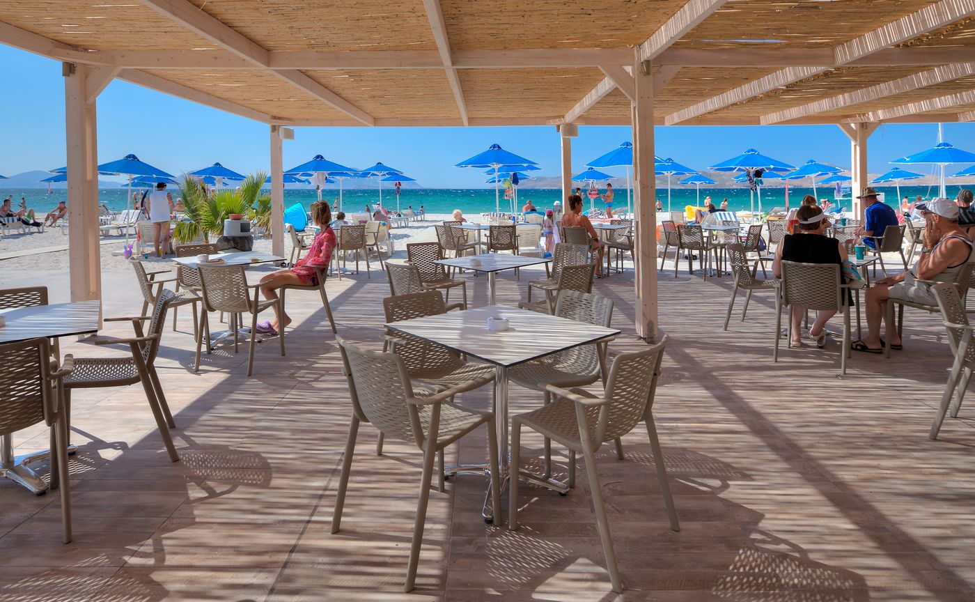 Caravia-Beach-Hotel-Bar-53