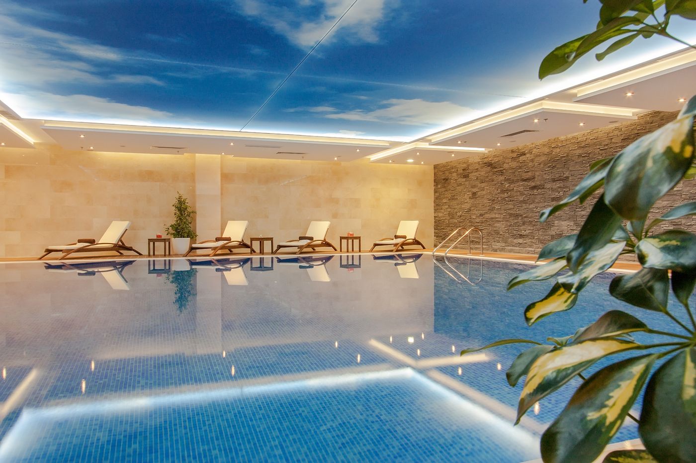 International-Hotel-Casino---Tower-Suites-Pool-59