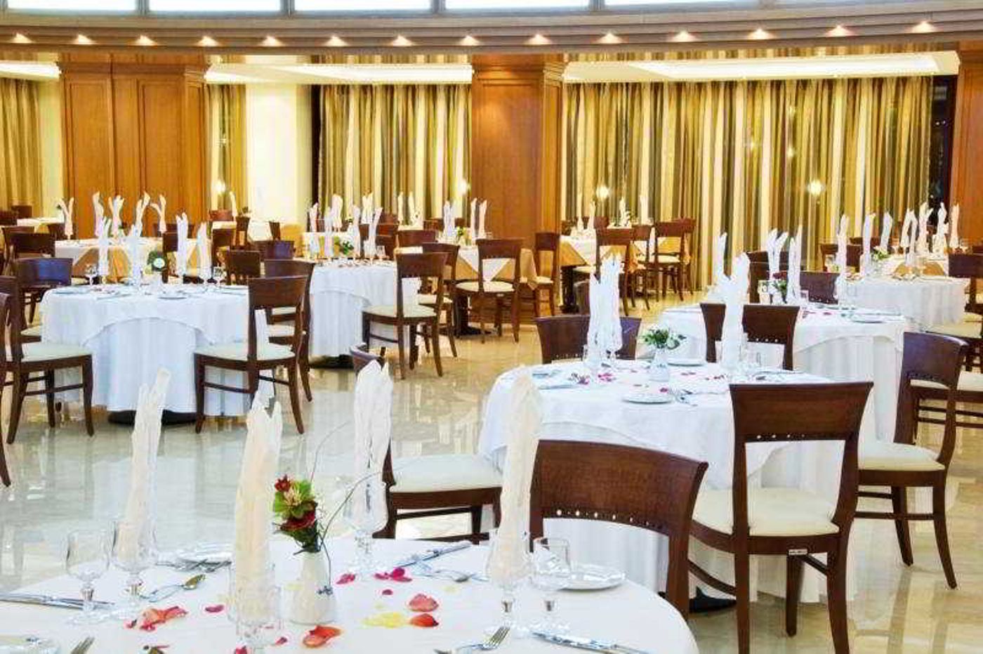 Vantaris-Palace-Restaurant-44