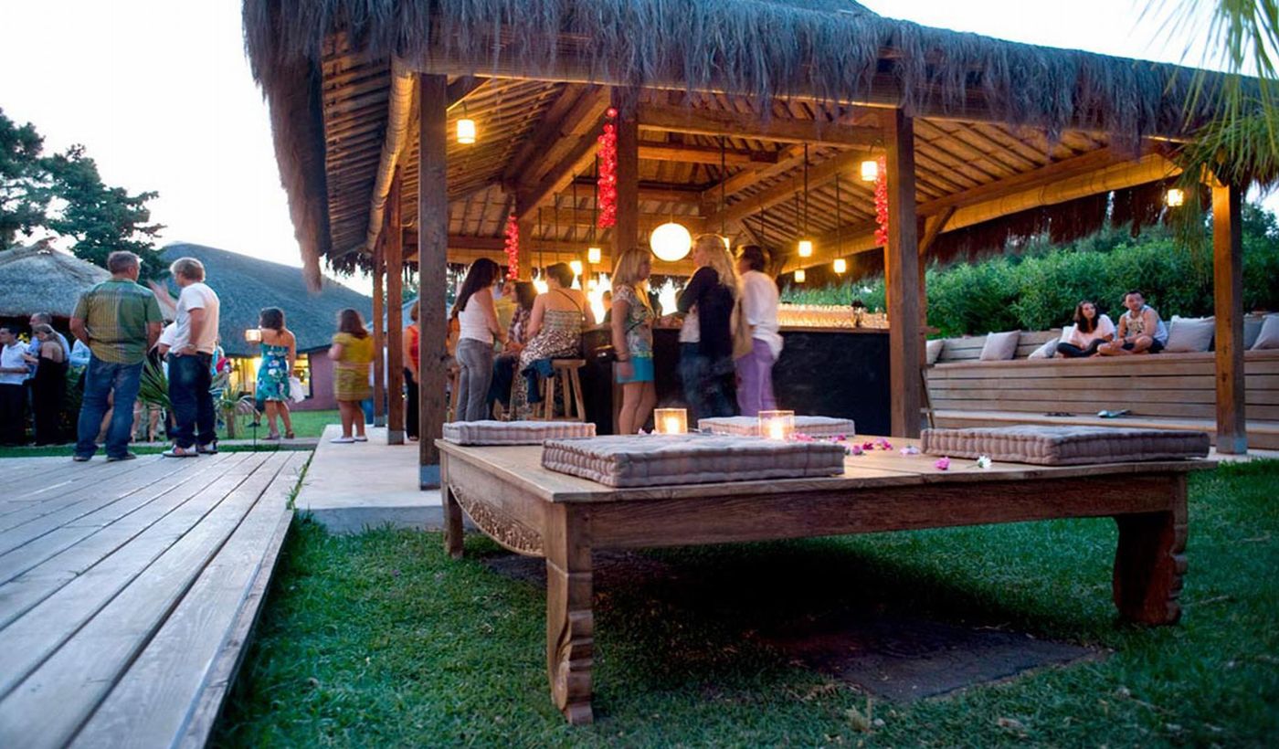 Hotel-100--Fun-Bar-14