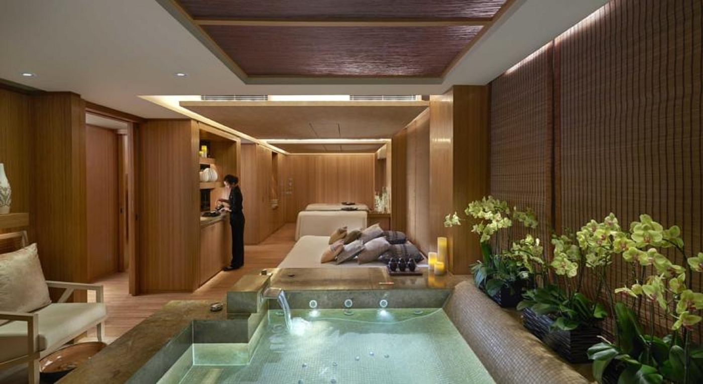 The-Landmark-Mandarin-Oriental--Hong-Kong-Sports-and-Entertainment-18