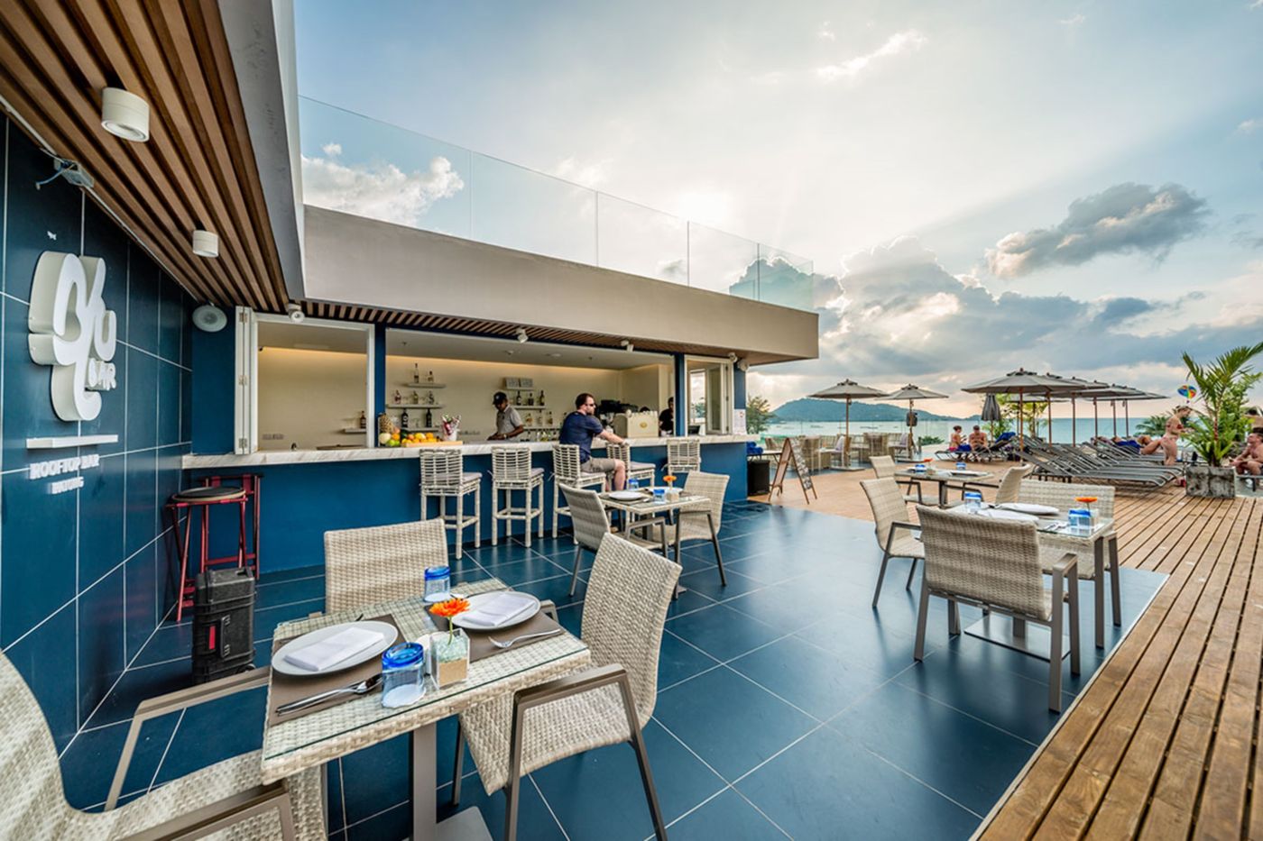 Hotel-Clover-Patong-Phuket-Bar-11