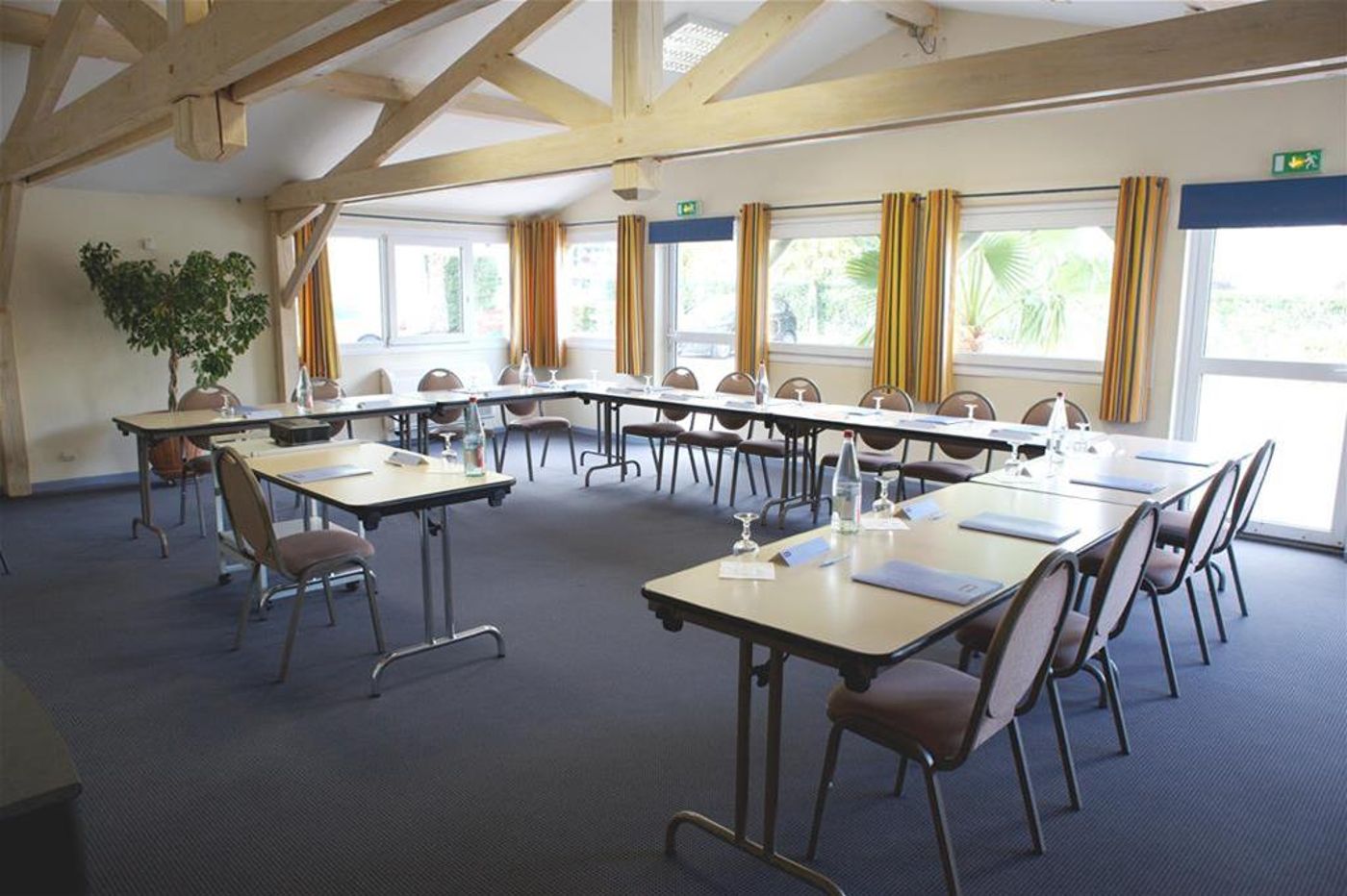 Kyriad Marseille Est Aubagne Gémenos-France-GÉMENOS-General view-8