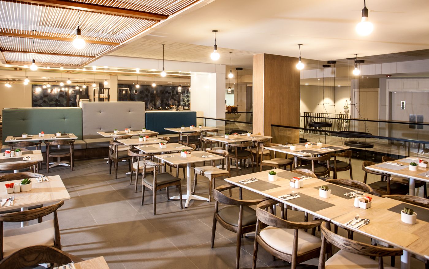 StayEasy-Cape-Town-City-Bowl-Restaurant-17