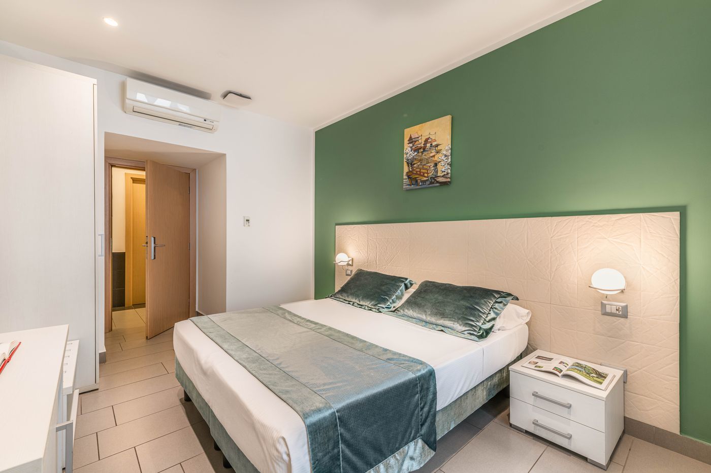 Trevi-Palace-Hotel-Room-13