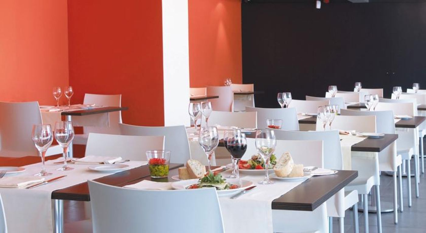 Hesperia Fira Suites-Barcelona