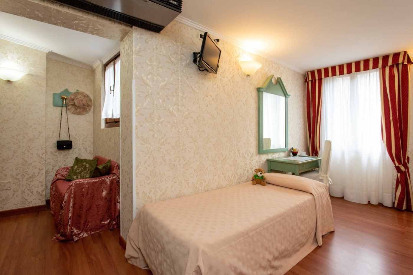 Tintoretto-Hotel-Room-14