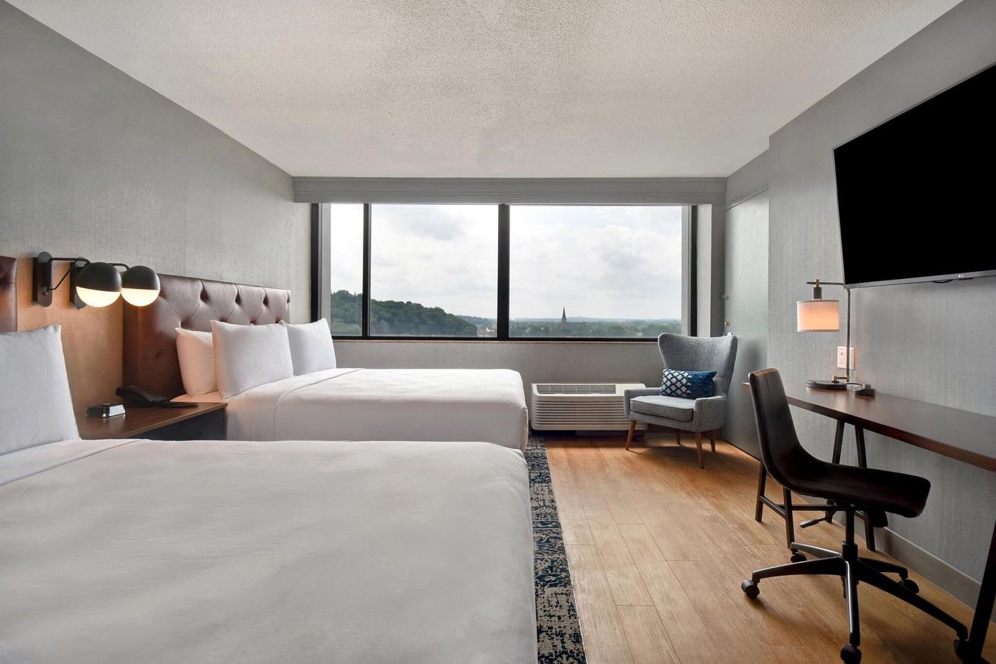 Crowne-Plaza-Boston-Newton-Hotel-Room-30