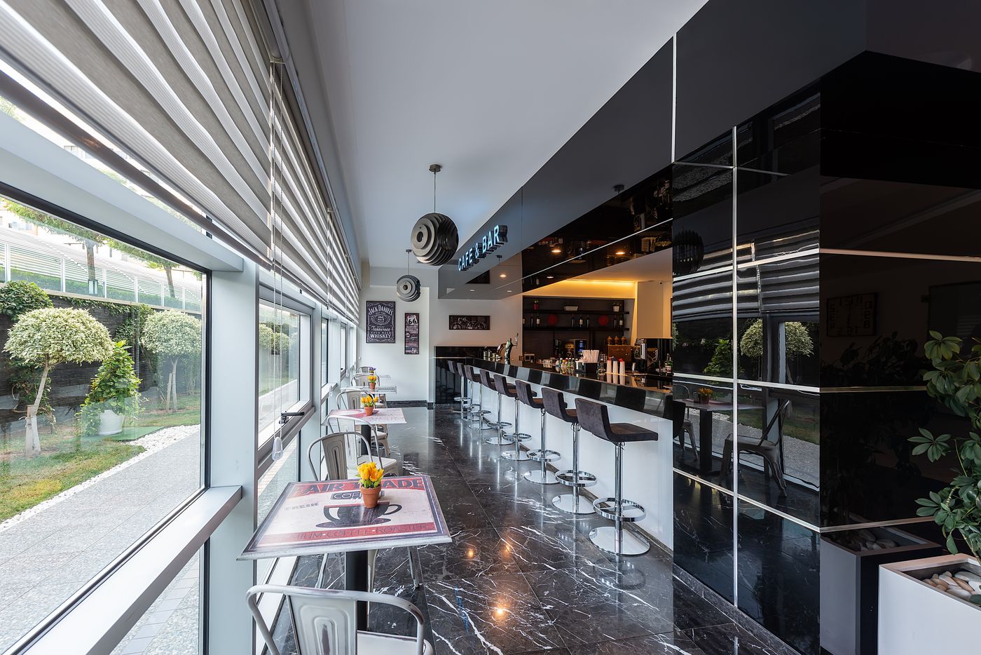 White-City-Resort-and-Spa-Hotel-Bar-46