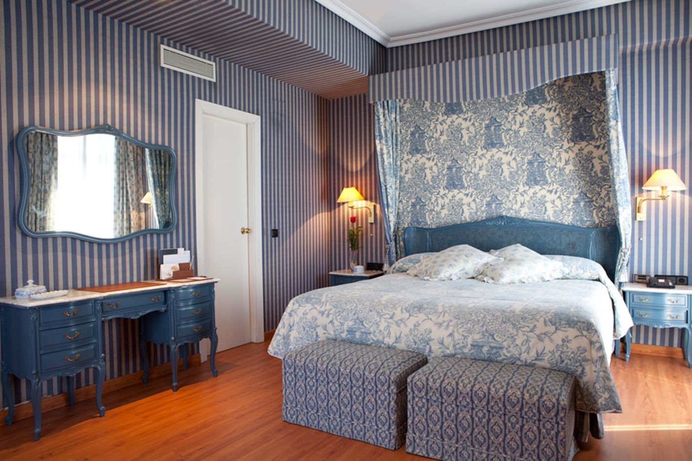 Santos-Agumar-Room-7