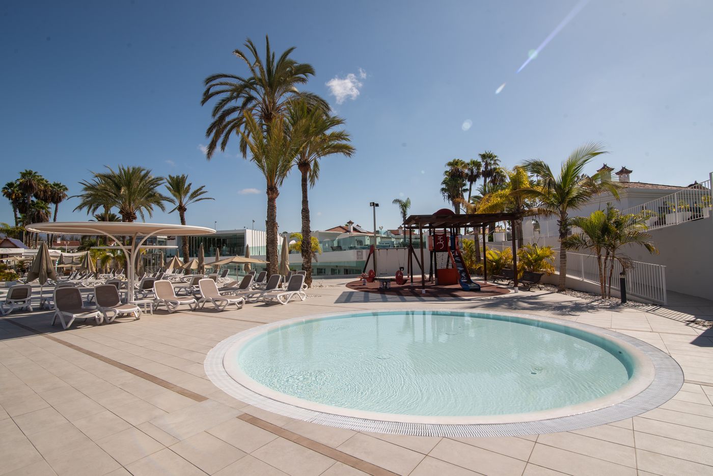 Hotel-LIVVO-Dunagolf-Suites-Pool-12