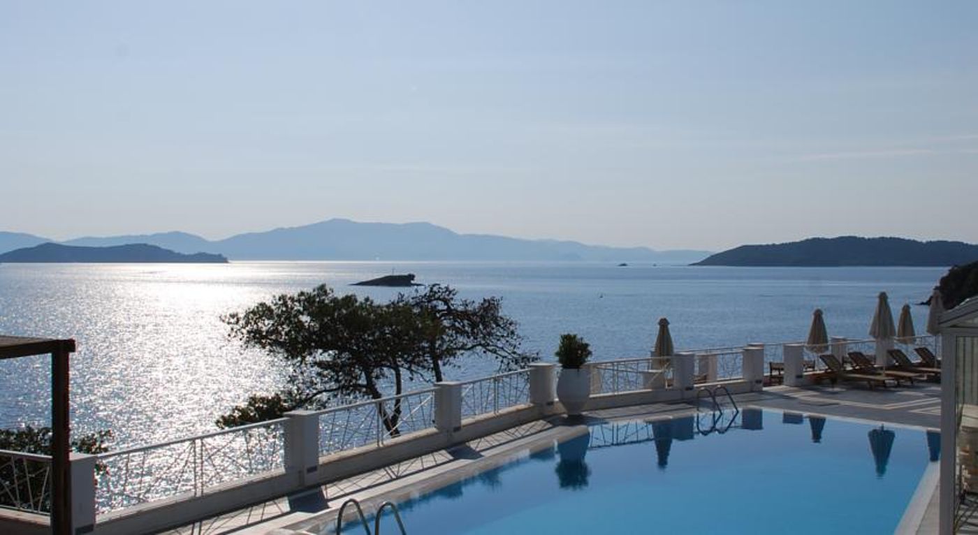 Cape Kanapitsa Hotel & Suites