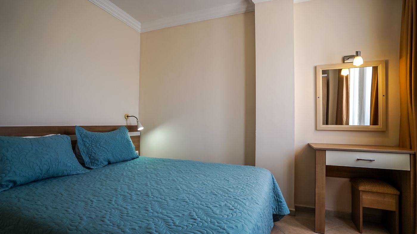 Catty Cats Garden Hotel