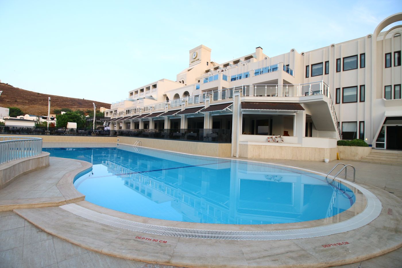 Azka-Otel-Pool-4