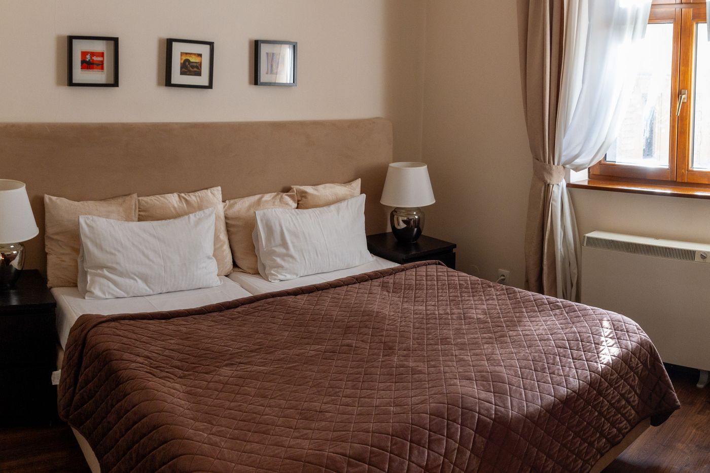 Lounge-Apartments-Room-15