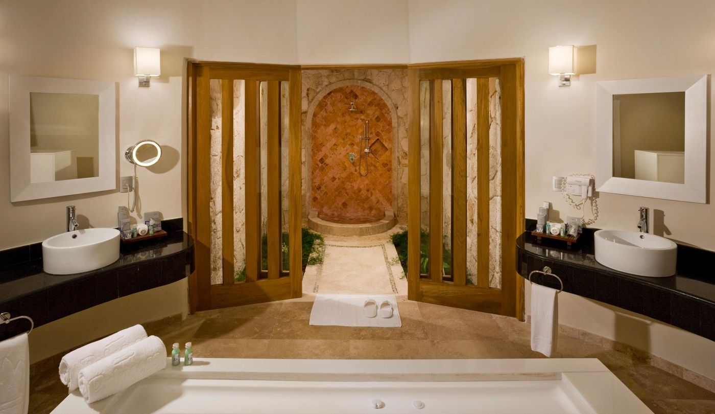 Grand-Riviera-Princess-Room-70