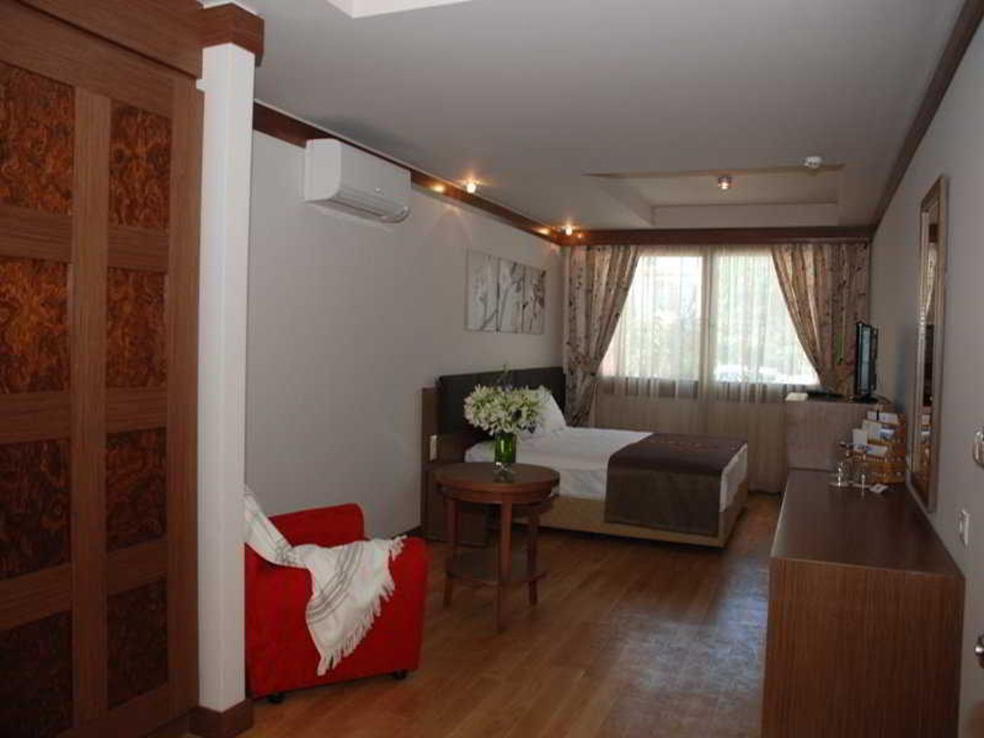 The-Corner-Boutique-Hotel-Room-9