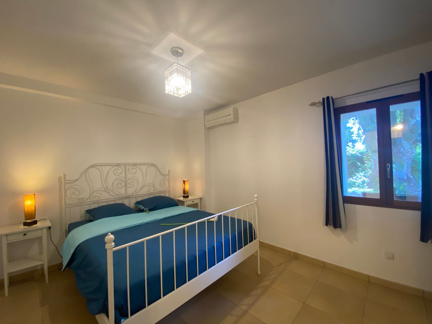 Imagine Roussillon-France-Canet-en-Roussillon-Room-3