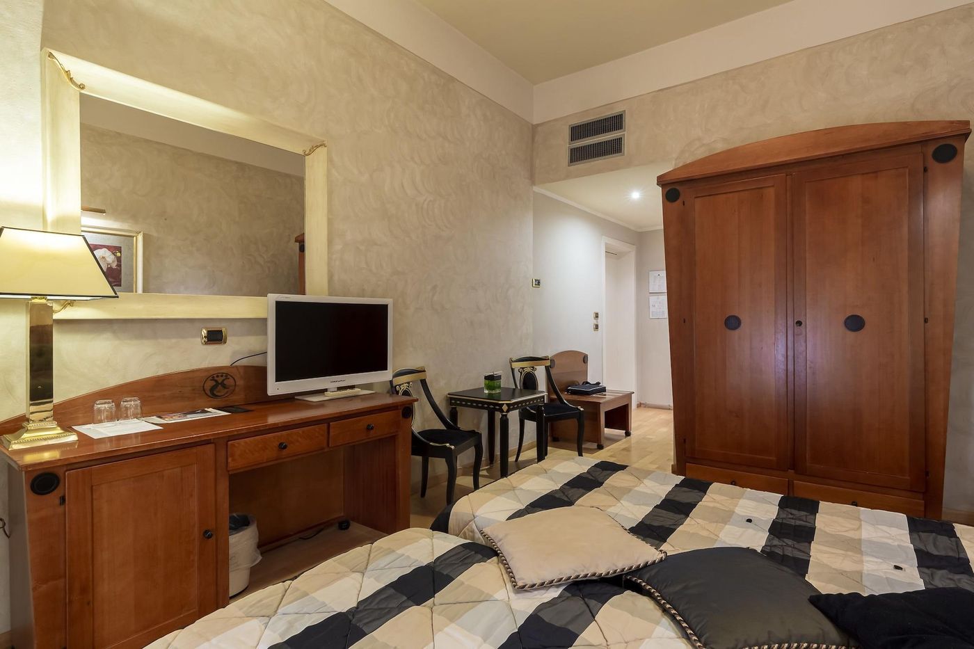 Columbia-Charming-Spa-Room-12