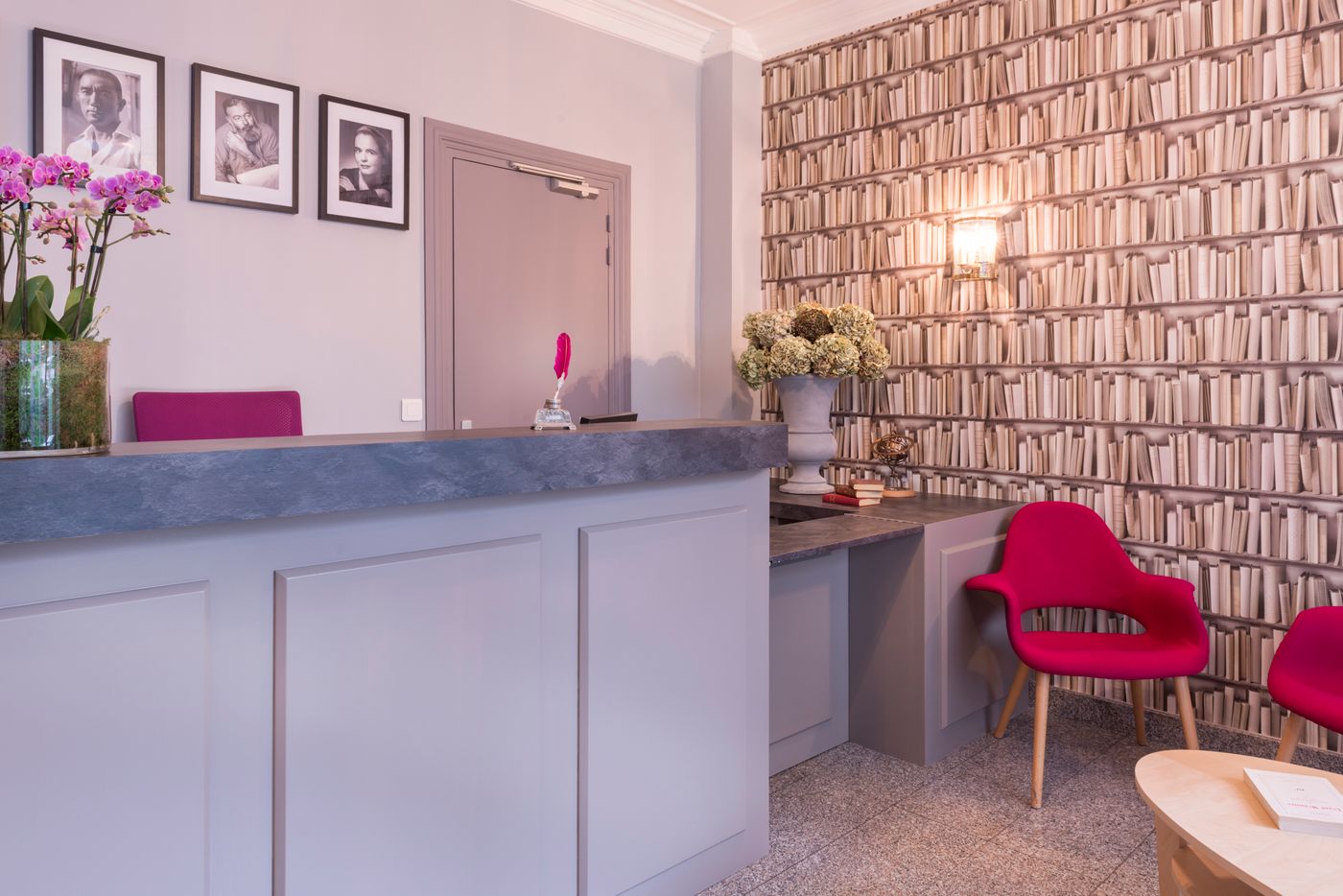 Des-Ecrivains-Lobby-2