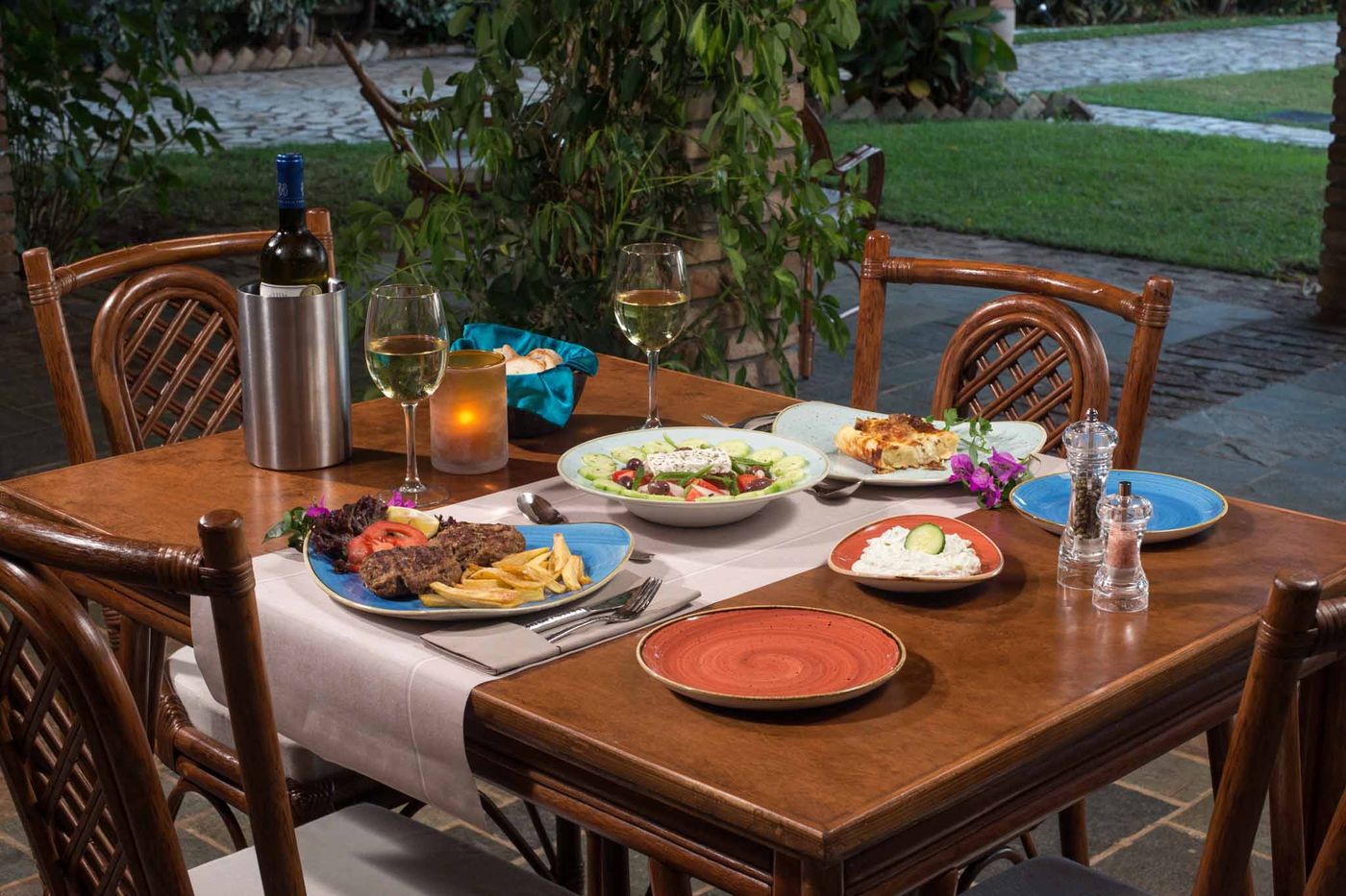 Chrismos-Luxury-Suites---Studios-Restaurant-42