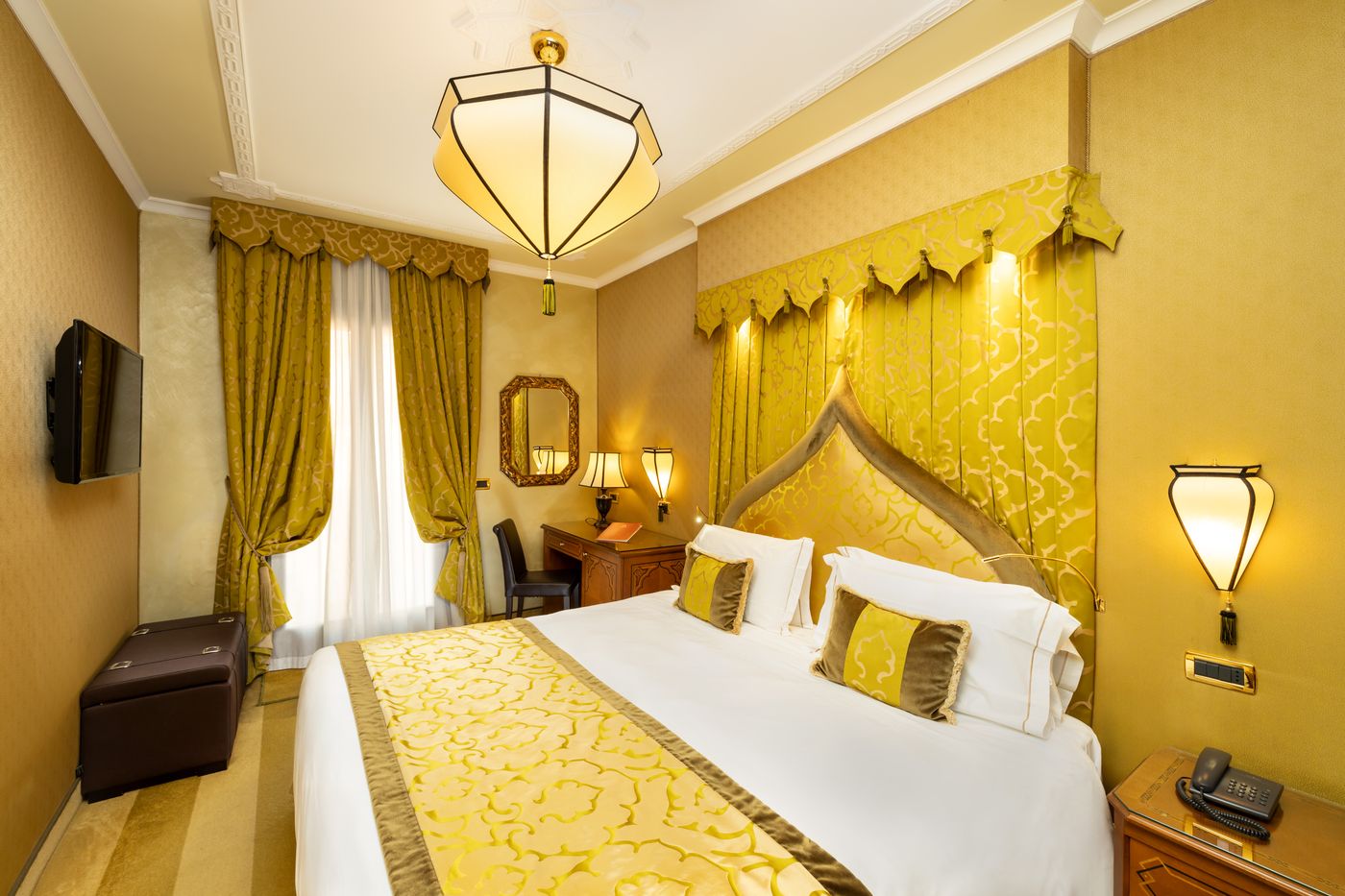 Ai-Mori-d-Oriente-Room-21