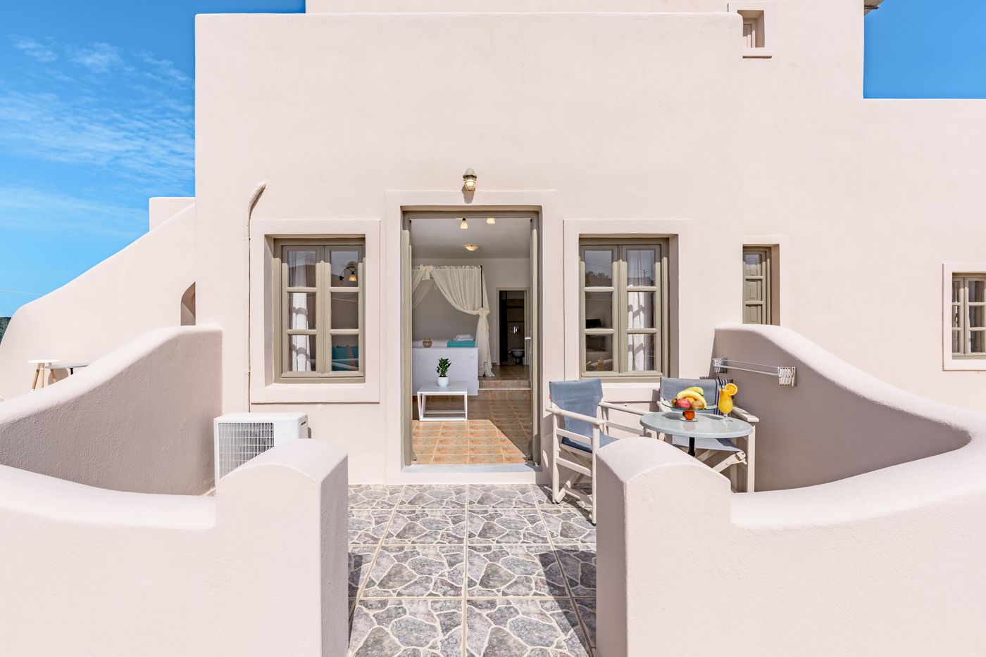 En-Plo-Boutique-Suites---Oia-Santorini-Room-19