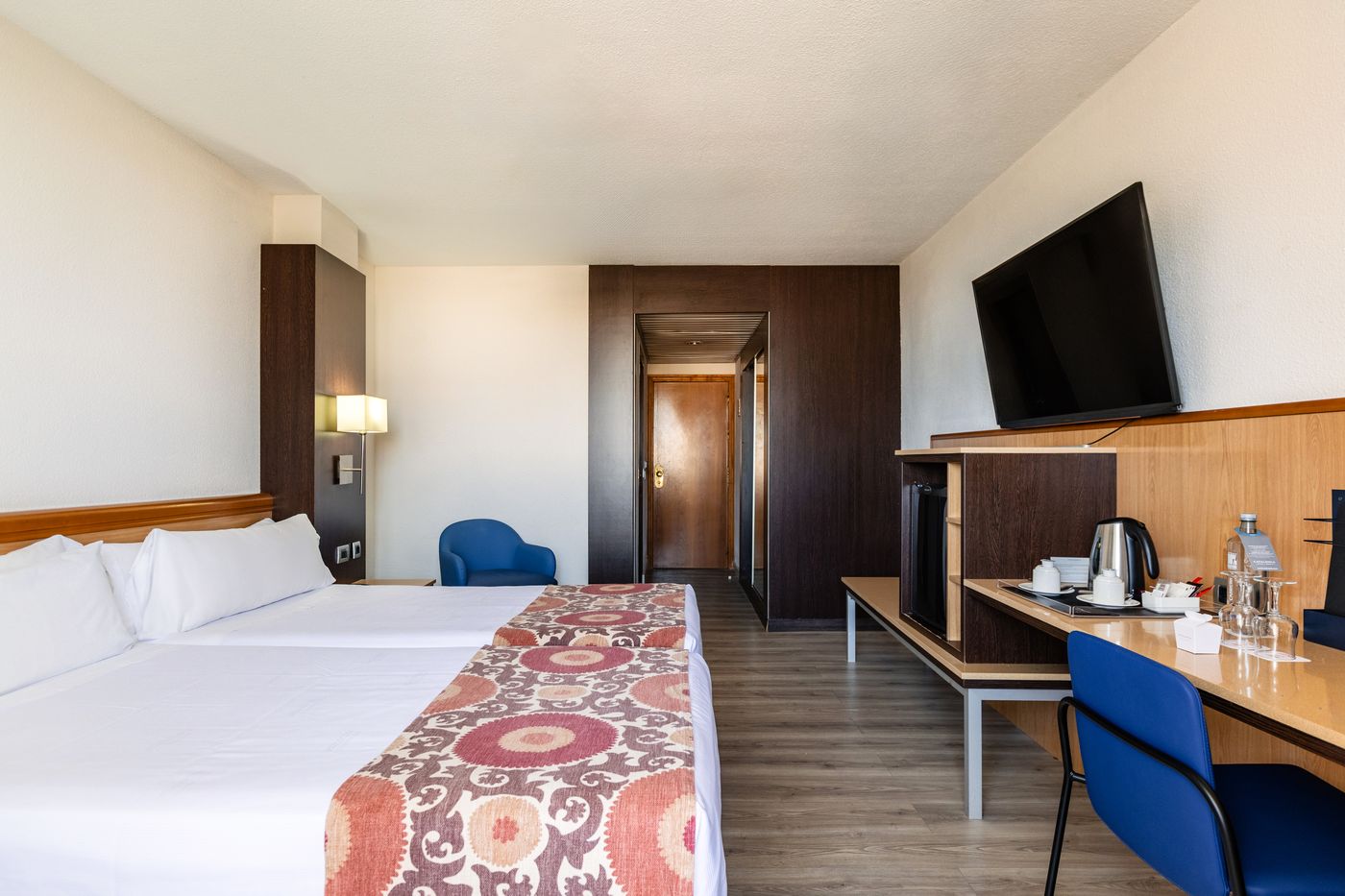 Catalonia-Oro-Negro-Room-18