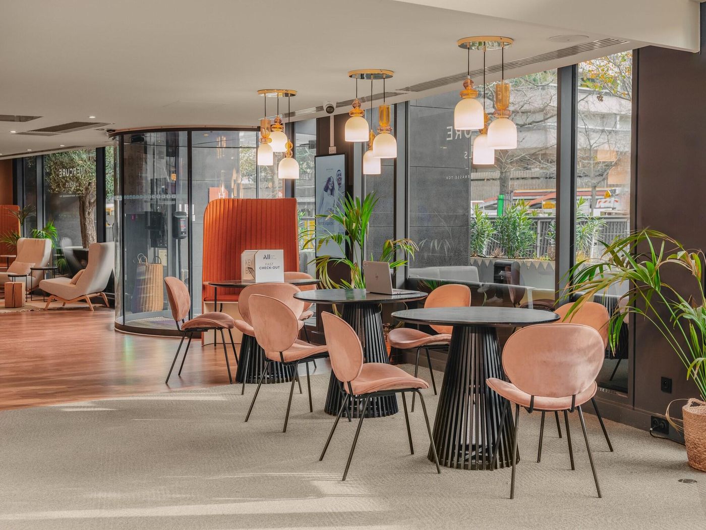 Mercure-Paris-Gare-Montparnasse-TGV-Lobby-16