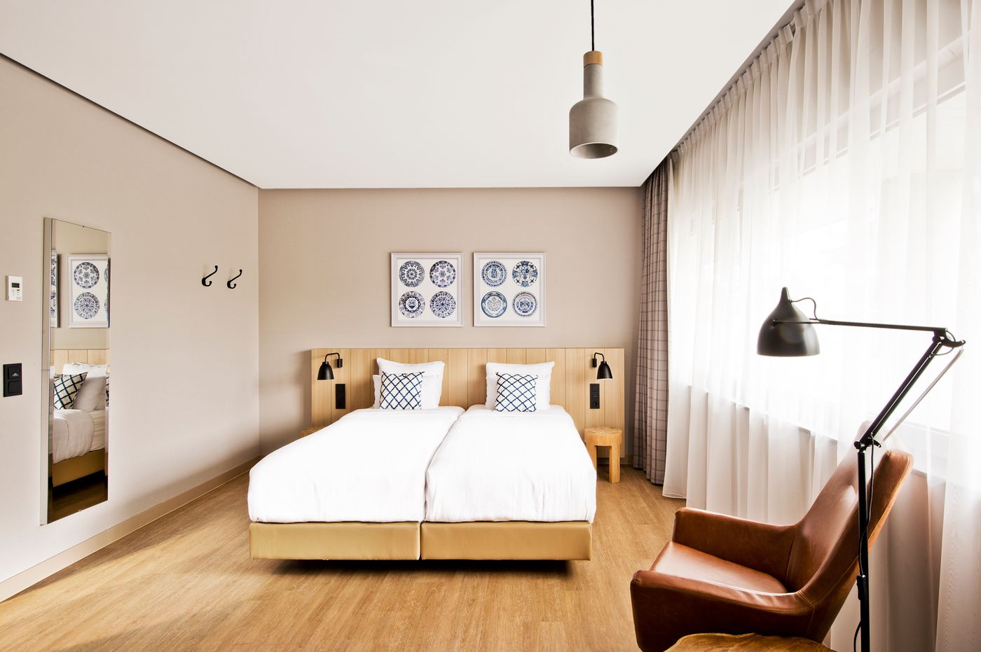 Urban-Lodge-Hotel-Room-43