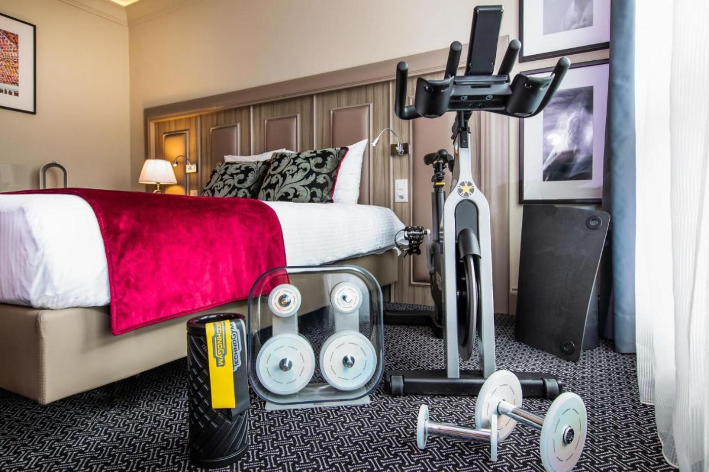 Drake-Longchamp-Room-33