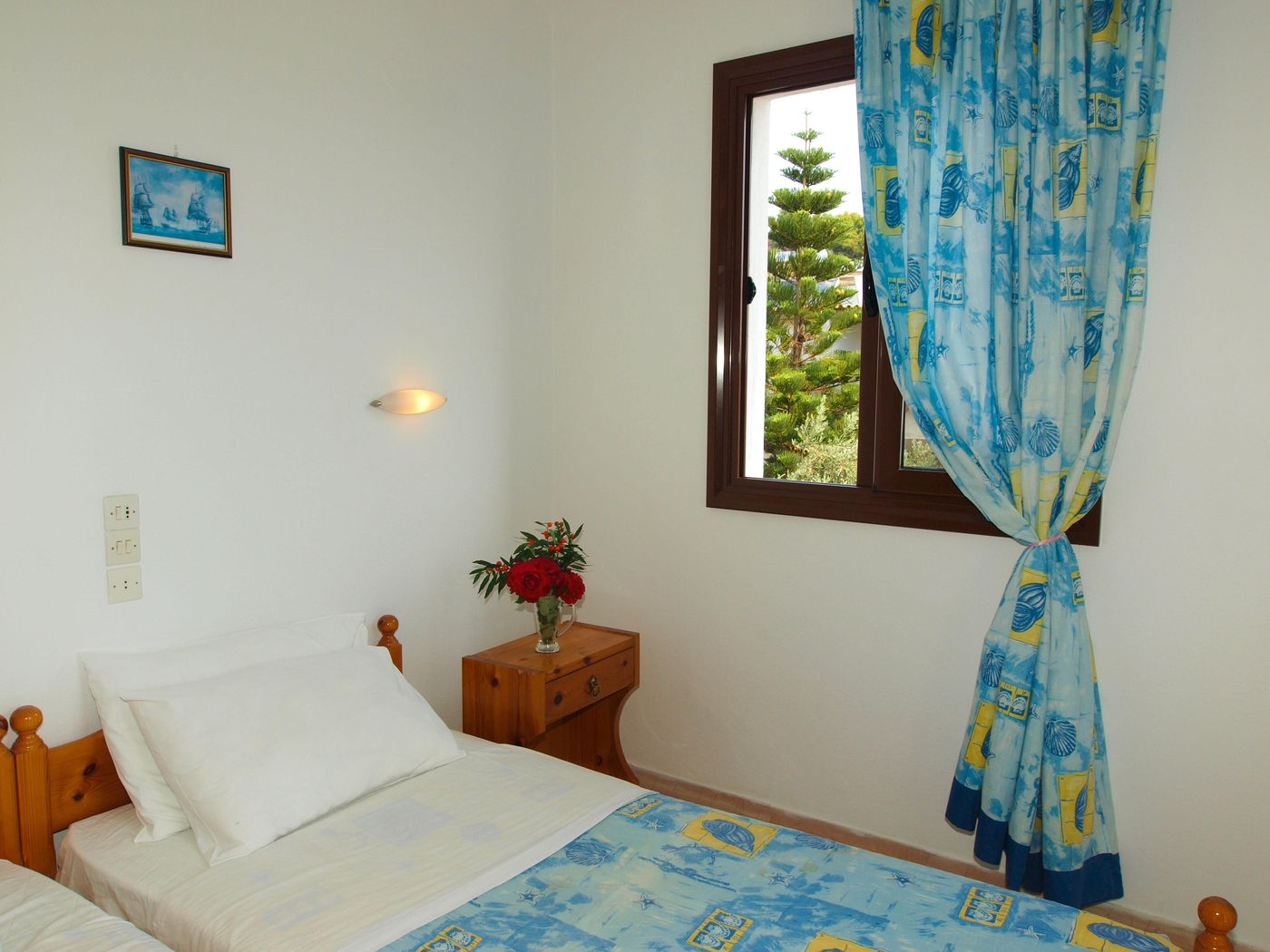 Nikolas-Studios-Room-11