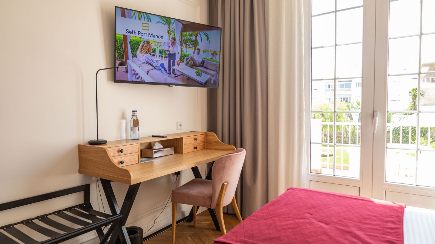 Seth-Port-Mahon-Room-37