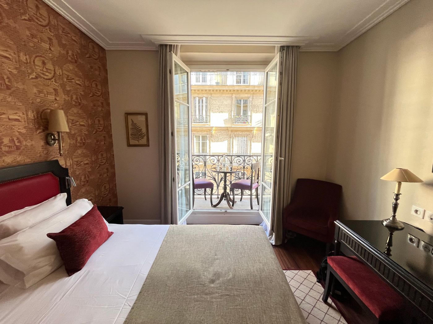 Serotel-Lutece-Room-17