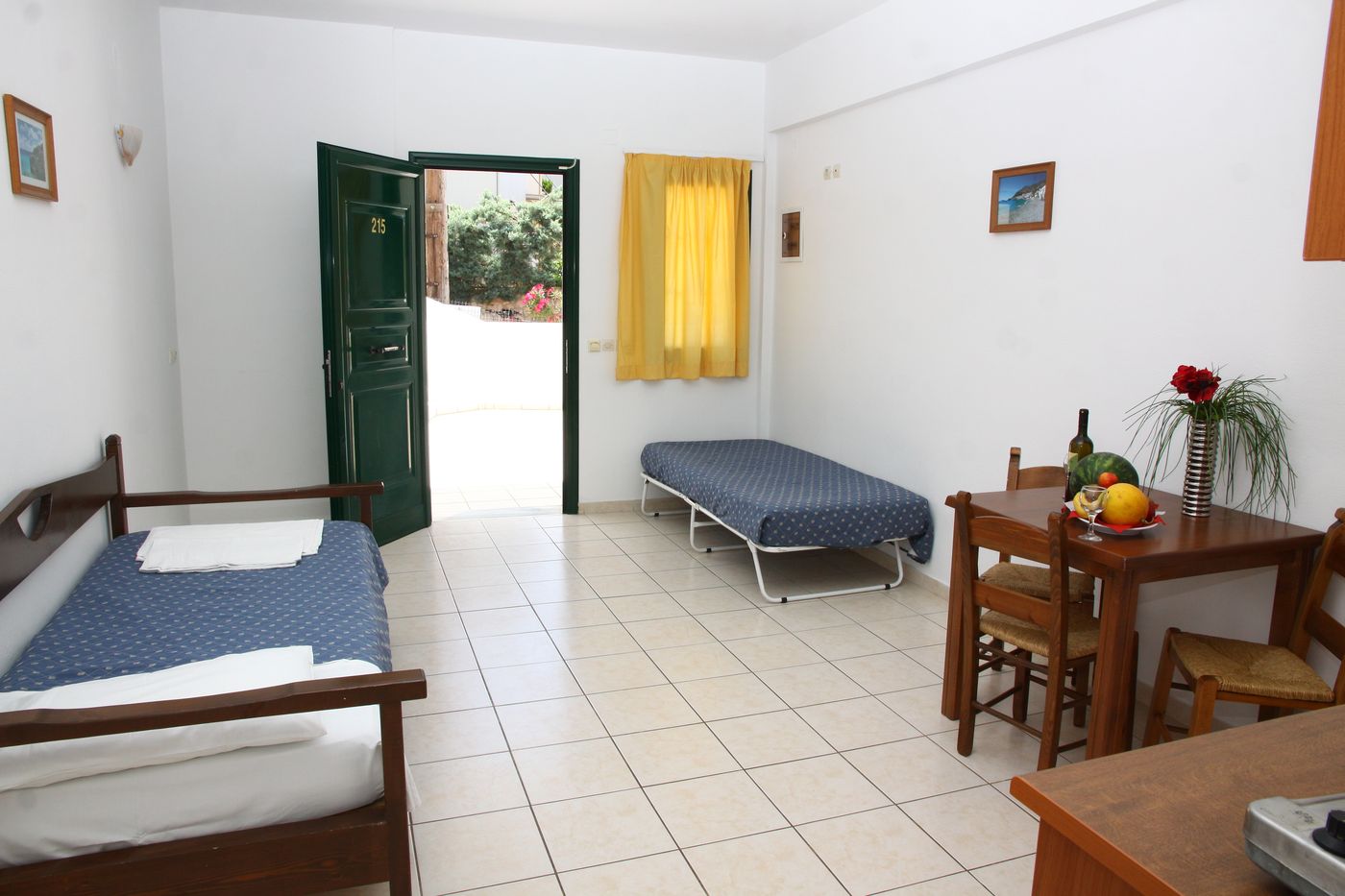 Camari-Gardens-Apartments-Room-19