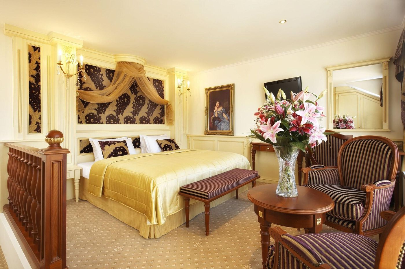 Luxury-Family-Hotel-Royal-Palace-Room-5
