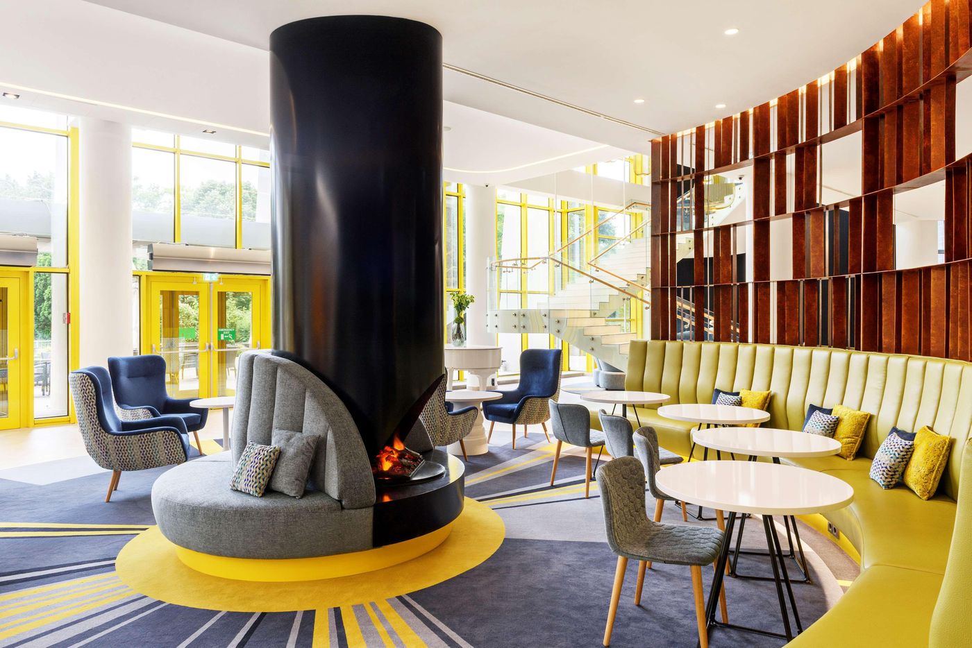 Danubius-Hotel-Helia-Lobby-11