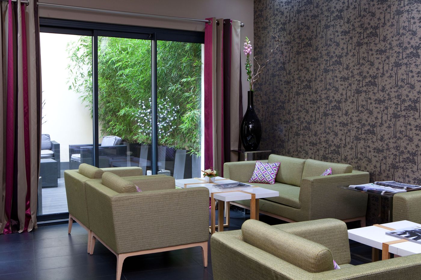 Serotel-Suites-Opera-Lobby-2