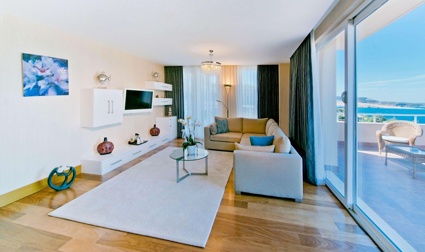 Hilton-Bodrum-Turkbuku-Resort---Spa-Room-37