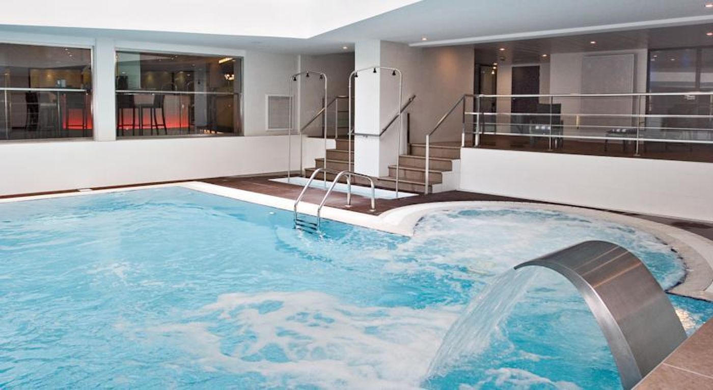 Oceania-Paris-Porte-De-Versailles-Pool-55