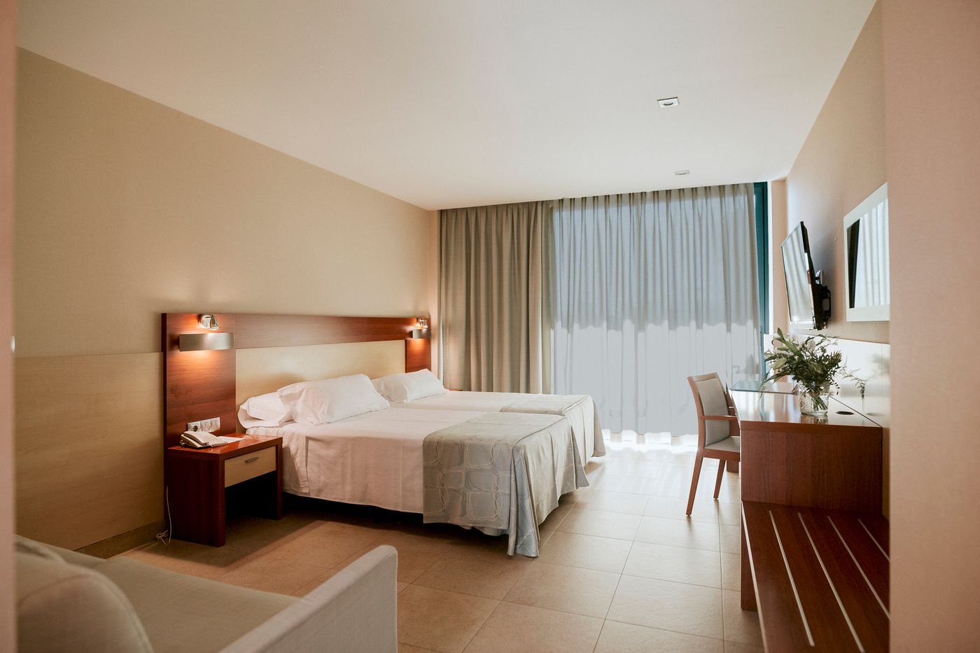 Deloix-Aqua-Center-Hotel-Room-33