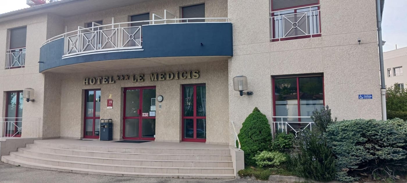 Hotel Le Medicis - France - Roussillon-en-Isere - General view - 4