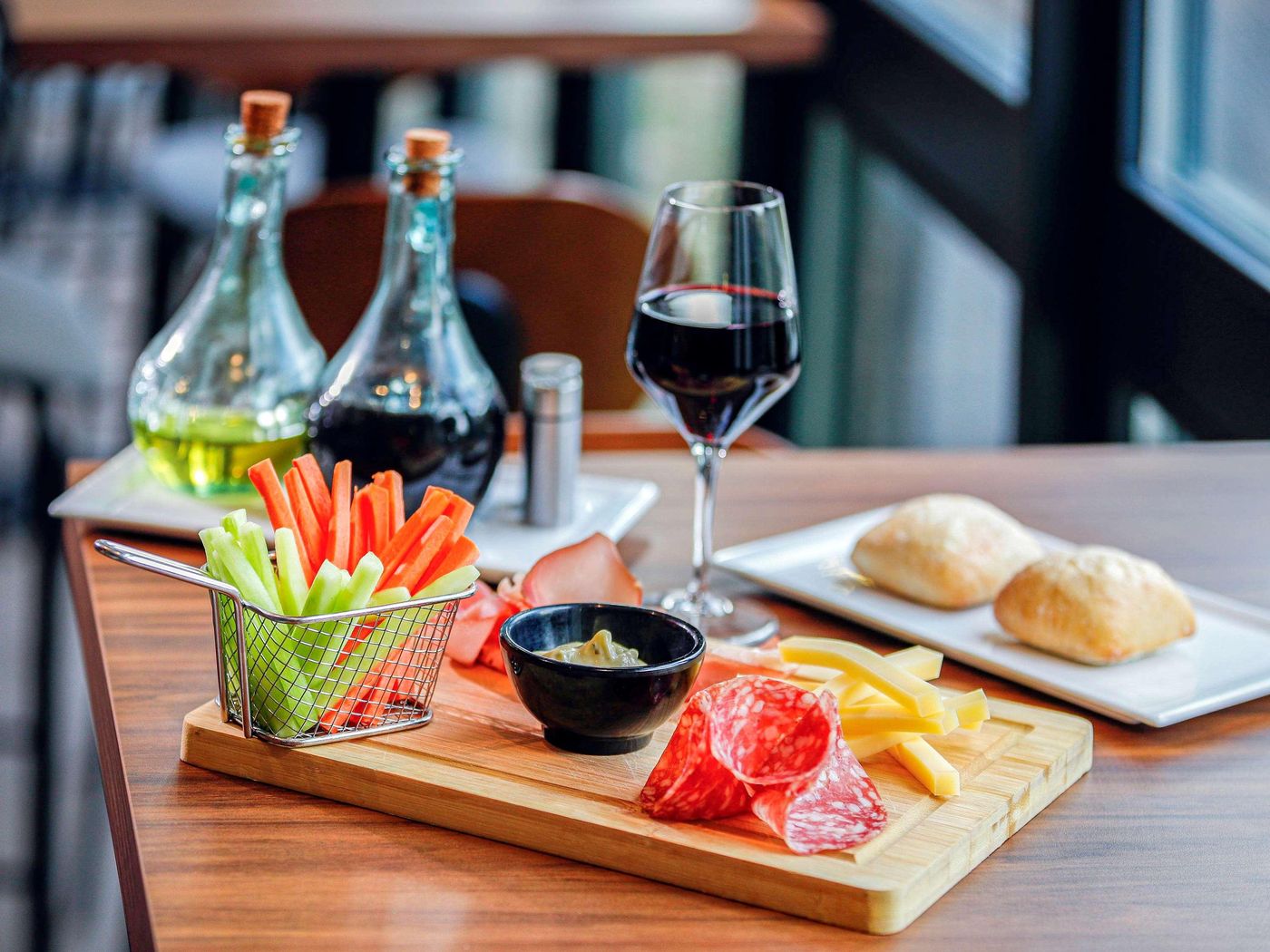 ibis-Luxembourg-Aeroport-Bar-56