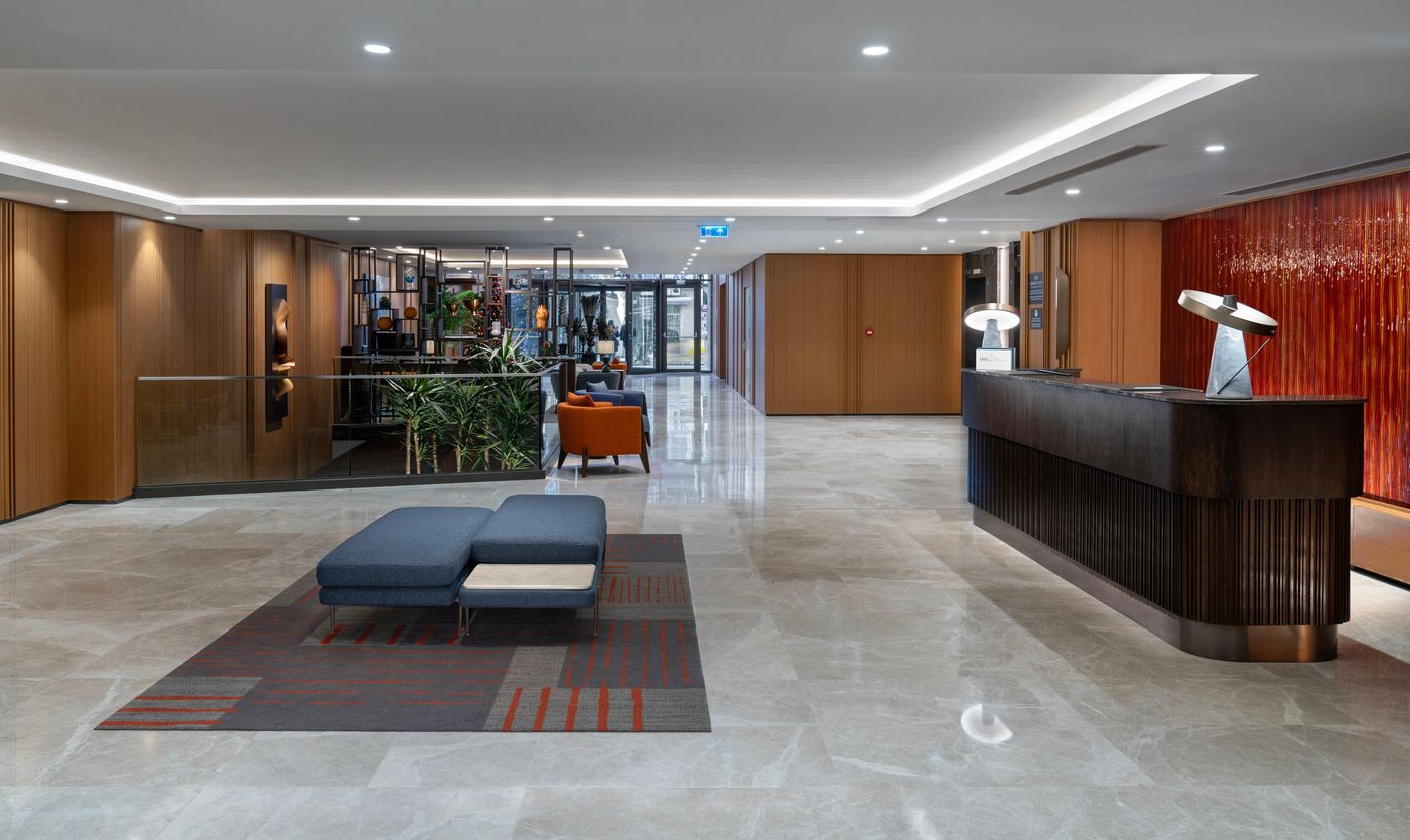 Crowne-Plaza-Istanbul-Ortakoy-Bosphorus-Lobby-2