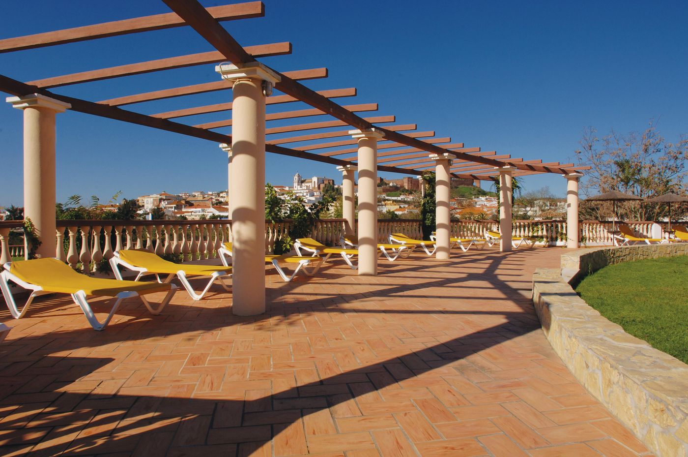 Colina-dos-Mouros-Terrace-5