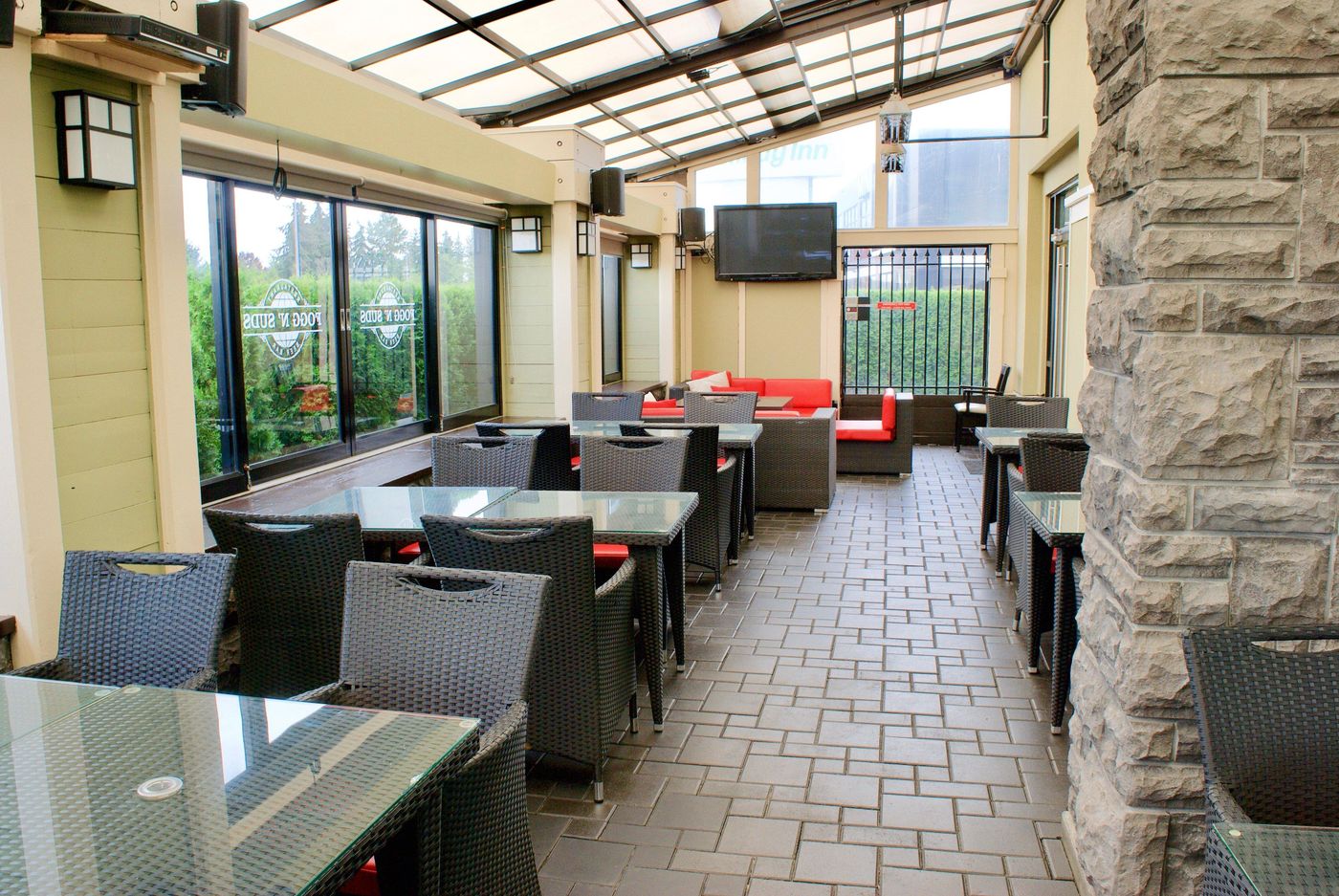 Holiday-Inn-Vancouver-Airport-Restaurant-31