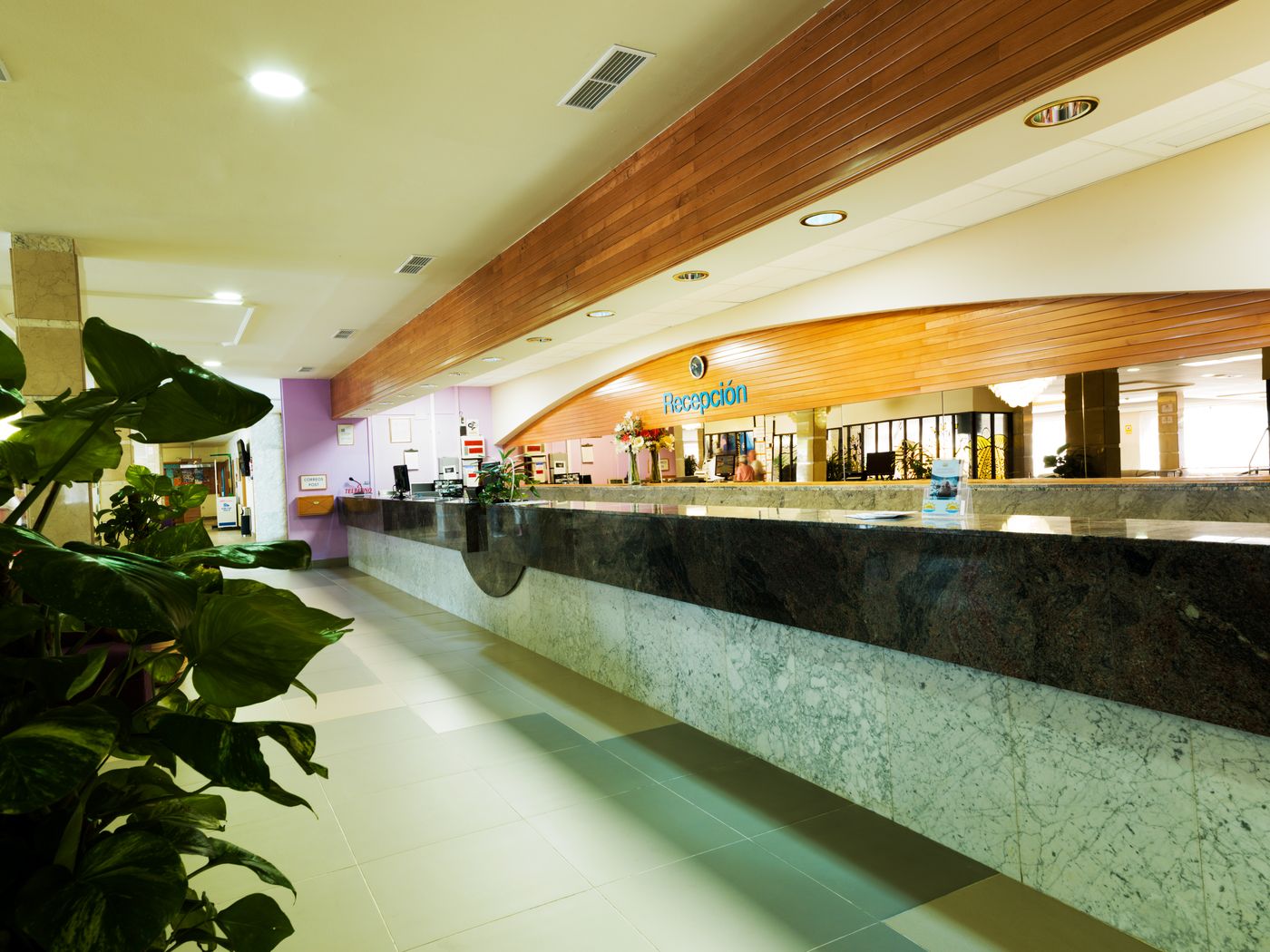Monarque-Fuengirola-Park-Lobby-45
