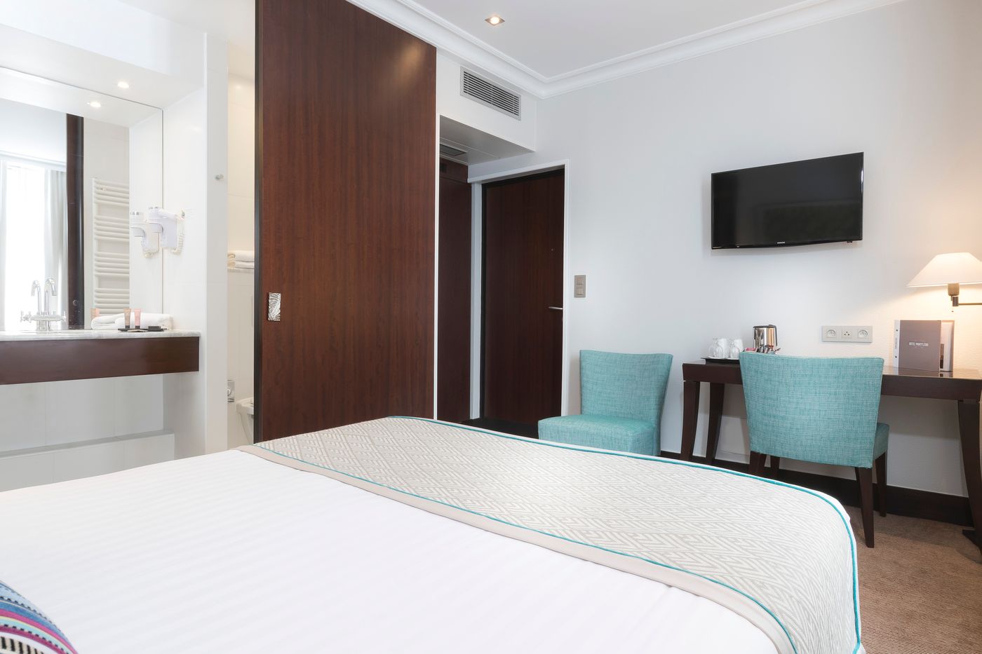 Montfleuri-Arc-de-Triomphe-Room-30