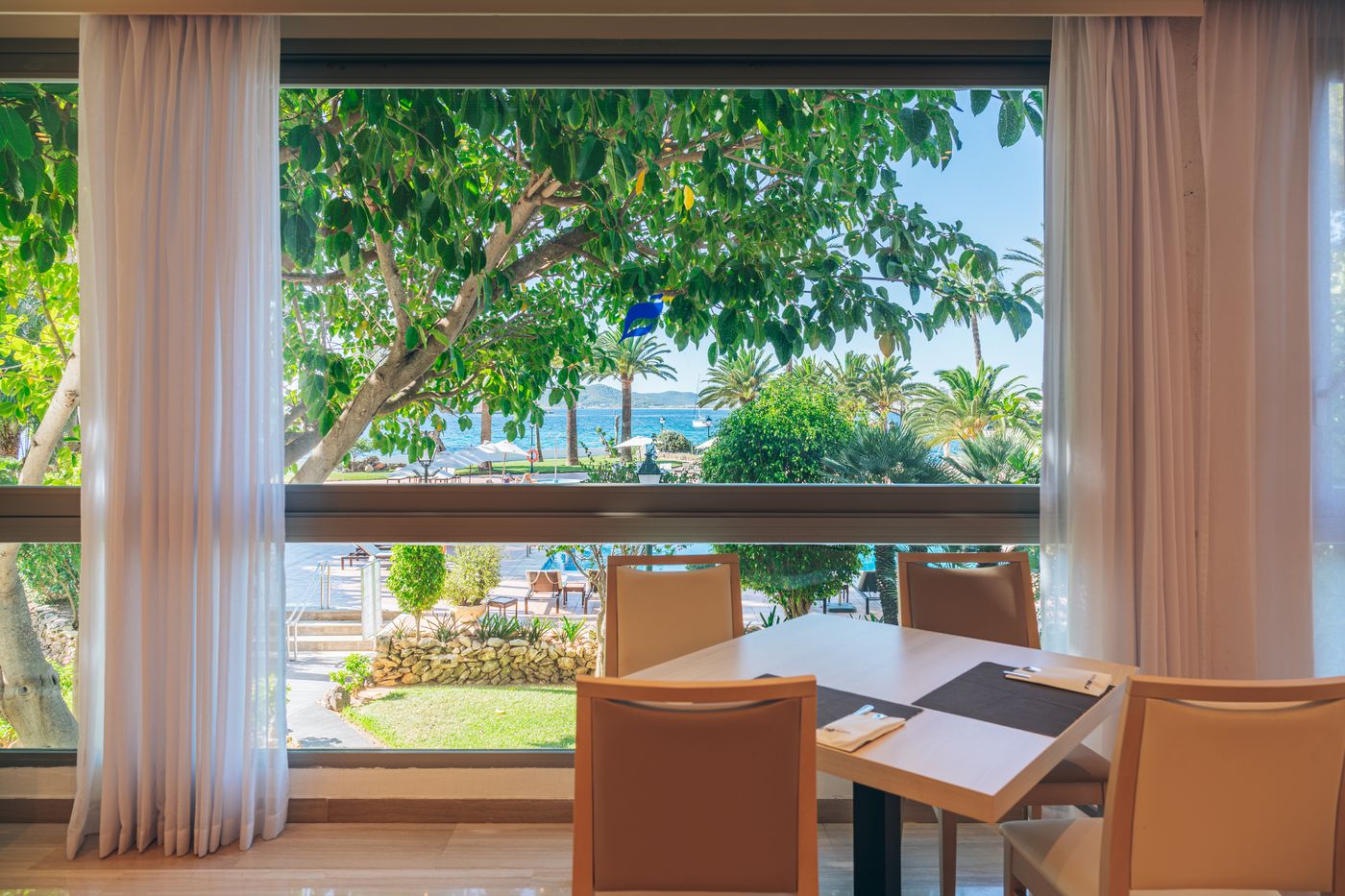 THB-Los-Molinos-Class-Restaurant-39