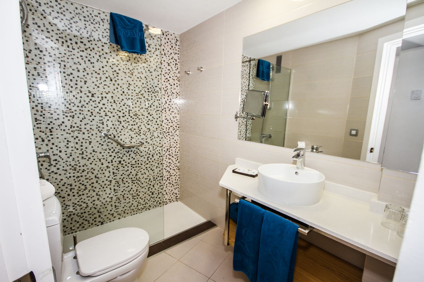 Servatur-Waikiki-Room-38